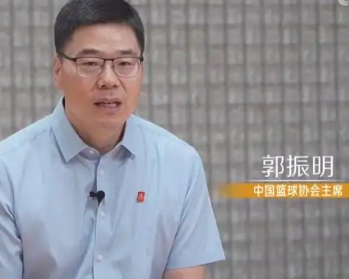 华体会入口-压力山大！男篮2连胜，更衣室有1人在哭泣，郭士强前来安慰