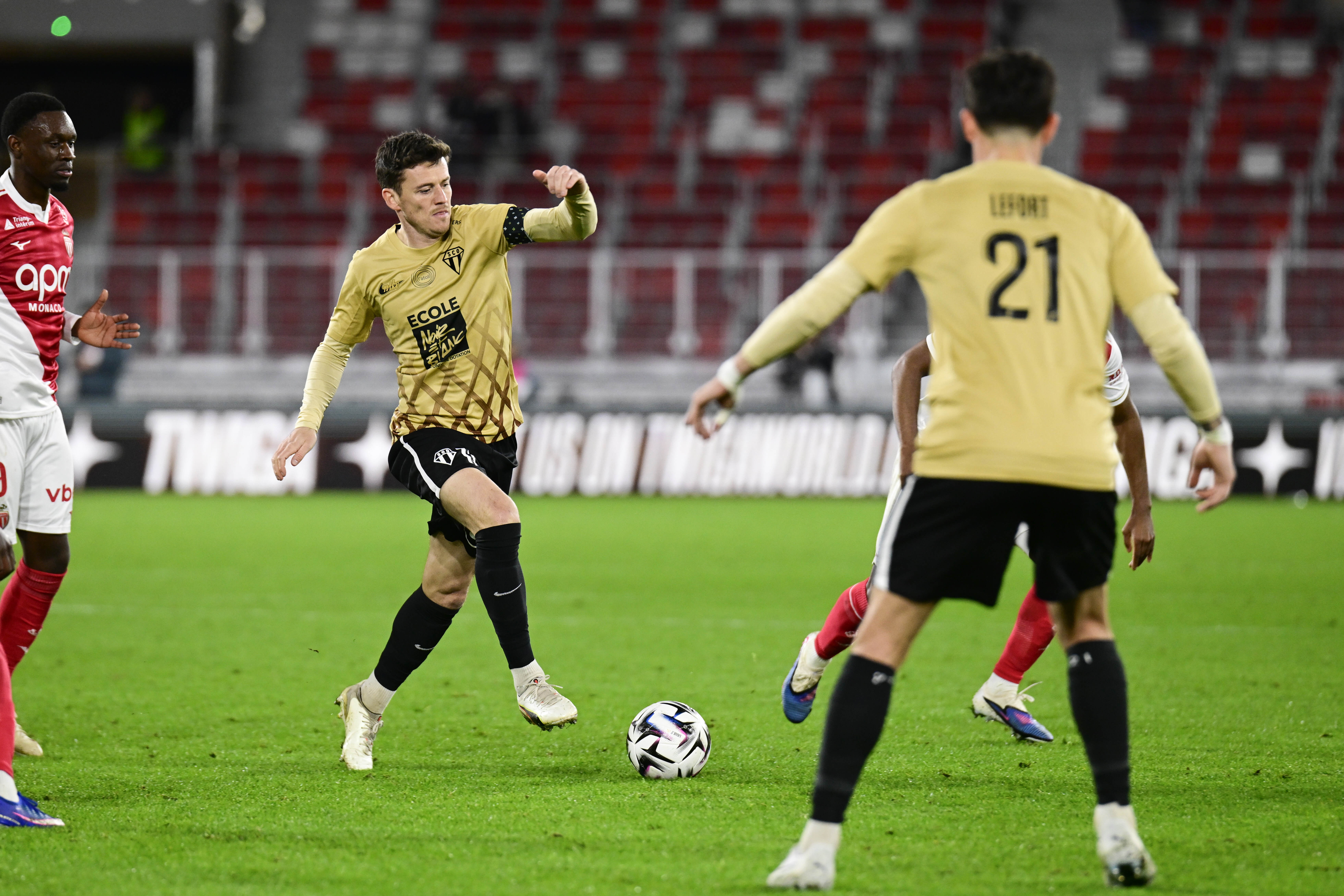 华体会官网-法媒：法甲昂热和法乙克莱蒙两名球员当选市议员，投身地方政治