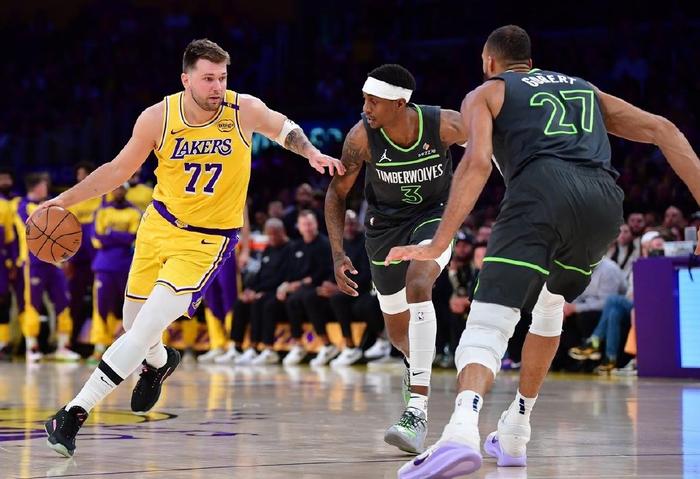 湖人有签约，霍福德3选1，杜兰特交易扩大到7队，维金斯要价出炉