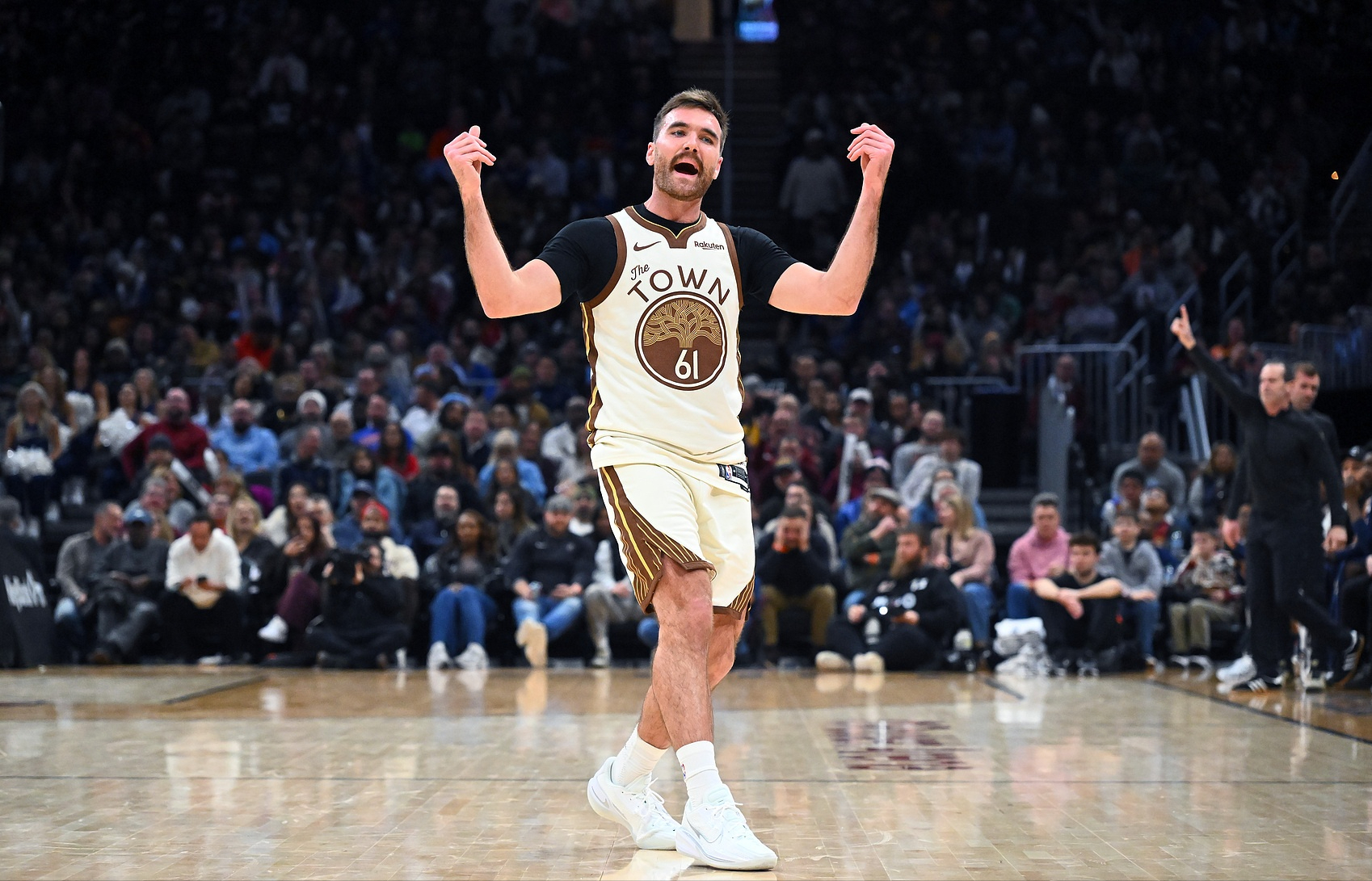 华体会入口-科尔新欢大有来头，不当状元做落选秀，上赛季路人这赛季成大腿