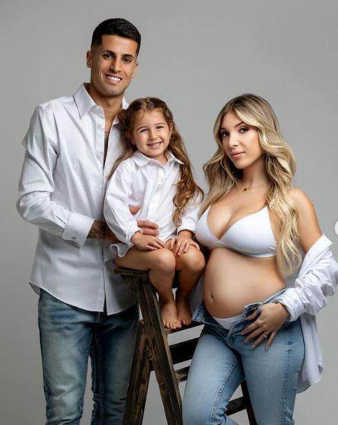 华体会体育-欧冠送点 坎塞洛妻女遭问候 未出生女儿都不放过