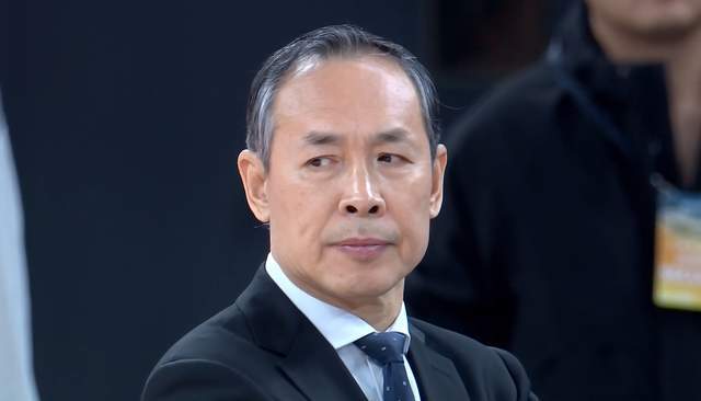 华体会体育-卫冕冠军6连胜强势领跑积分榜，多队遭伤病侵袭，又有两黑马崛起