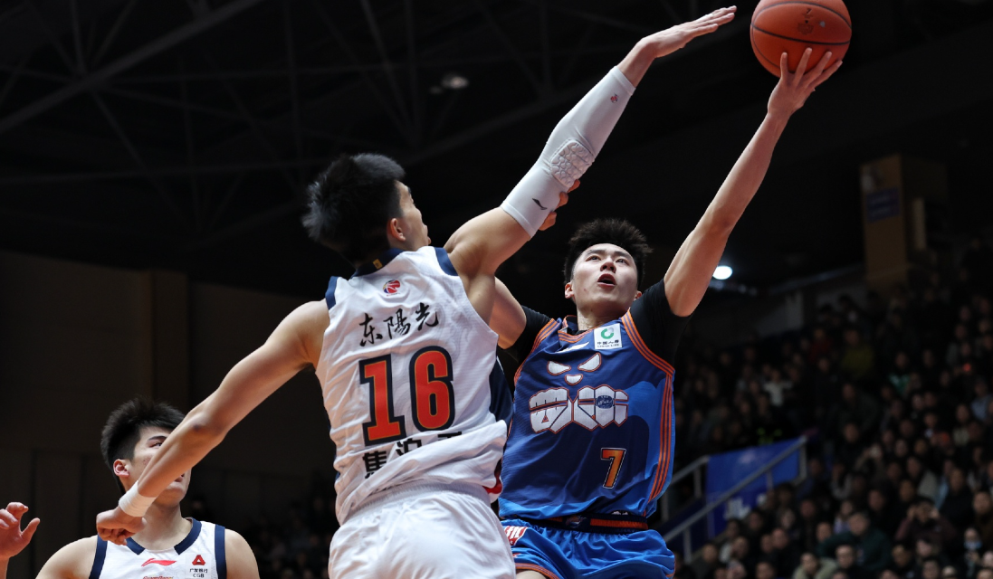 华体会官网-破案!胡明轩状态一好,徐杰却又摆烂原因找到,媒体人说出大实话