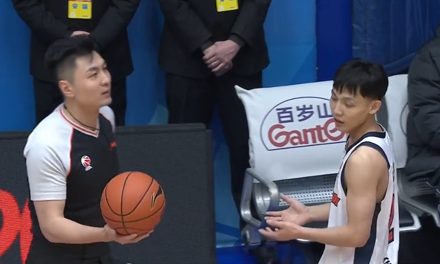 华体会官网-破案!胡明轩状态一好,徐杰却又摆烂原因找到,媒体人说出大实话