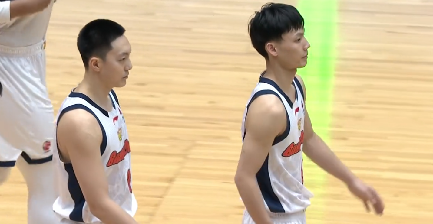 华体会官网-破案!胡明轩状态一好,徐杰却又摆烂原因找到,媒体人说出大实话