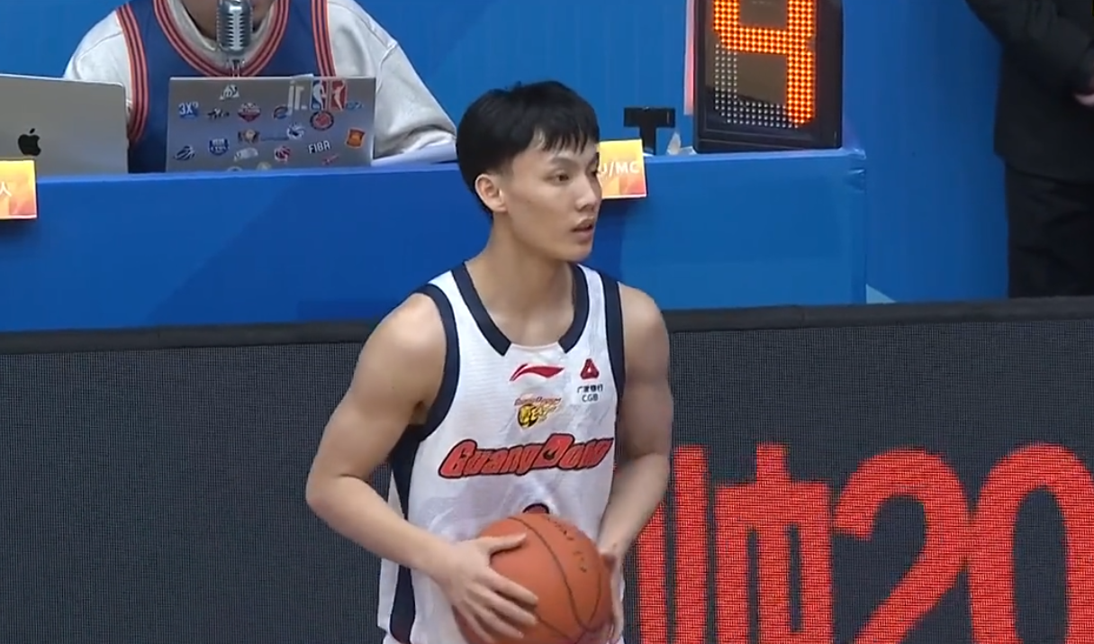 华体会官网-破案!胡明轩状态一好,徐杰却又摆烂原因找到,媒体人说出大实话