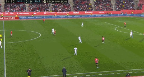 1647301807525029788.gif 华体会体育-【早报】争冠白热化!曼城爆冷战平,利物浦球迷滑跪!